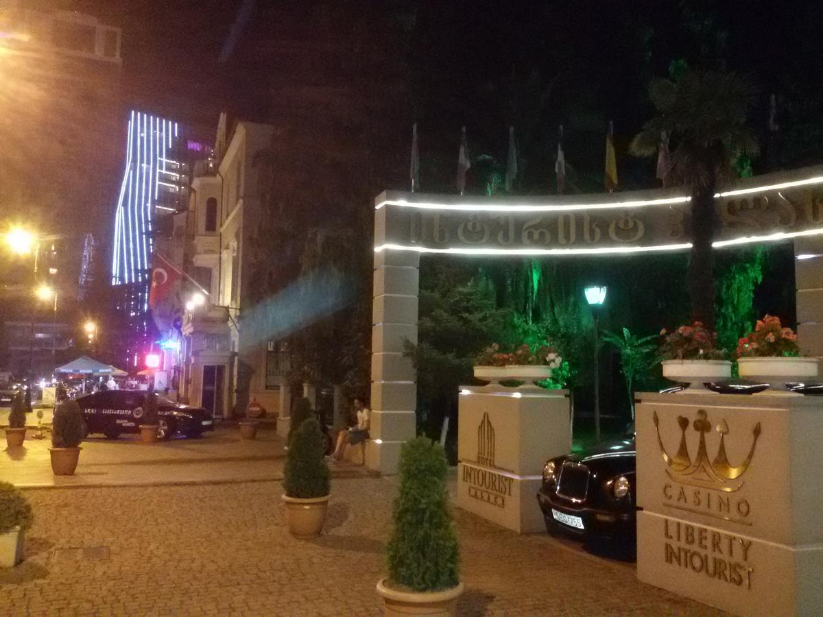 Mar Nero Vandrarhem Batumi Exteriör bild